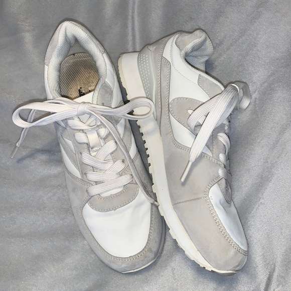 Tretorn Shoes - Tretorn sneakers Lillian size 7.5 white cream beige jogger